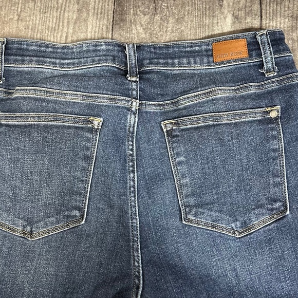 Judy Blue Cropped Slim Jeans [13106] - Picture 5 of 8